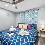 Chic Heights Retreat With Pool And Free Parking