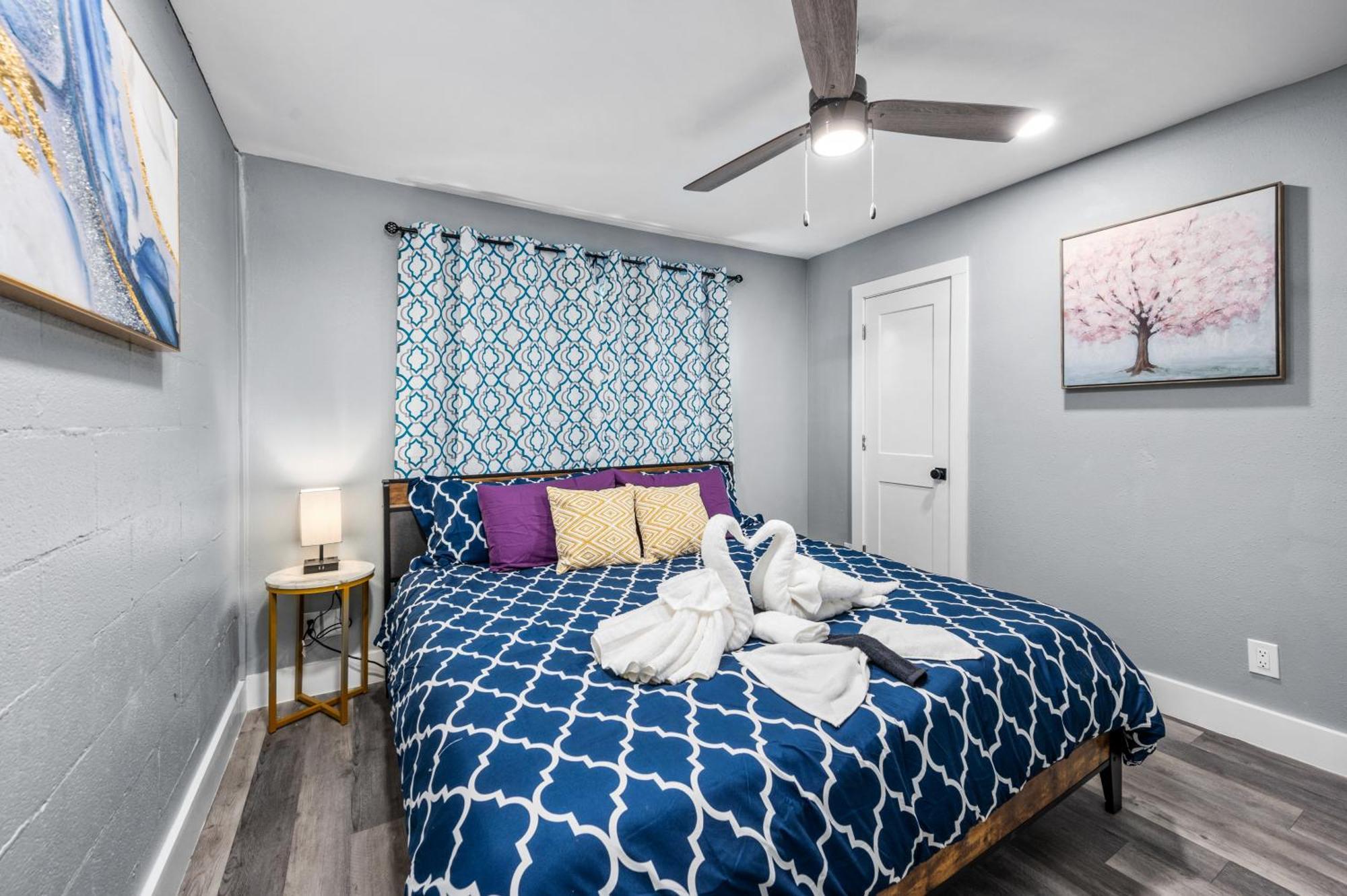 Chic Heights Retreat With Pool And Free Parking Apartment *