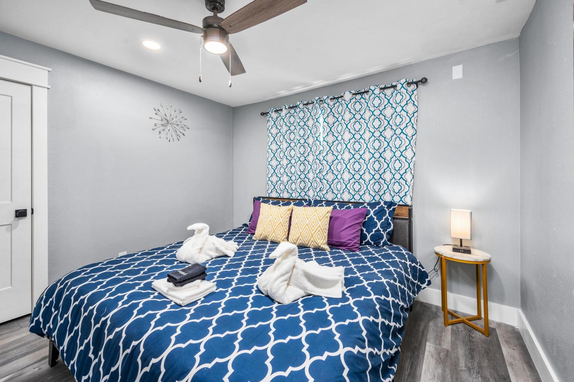 Apartment Chic Heights Retreat With Pool And Free Parking