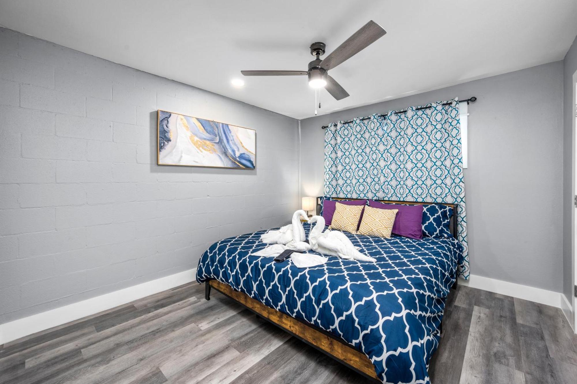 Chic Heights Retreat With Pool And Free Parking Apartment